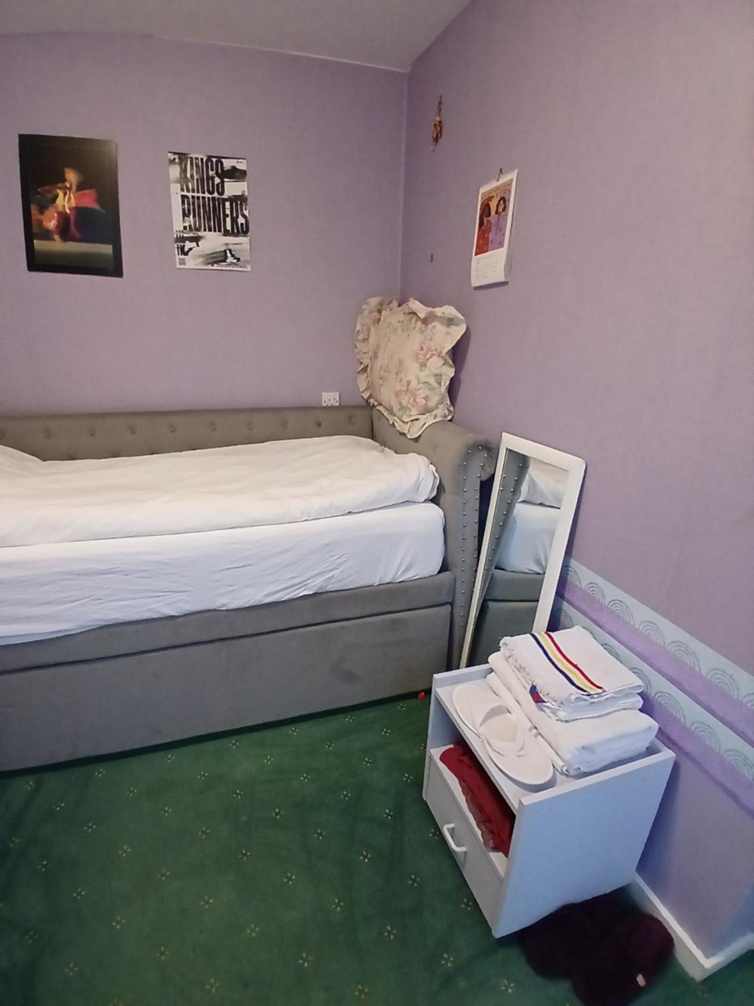 Cosy Single Room Only For Ladies In Tower Bridge Лондон Экстерьер фото